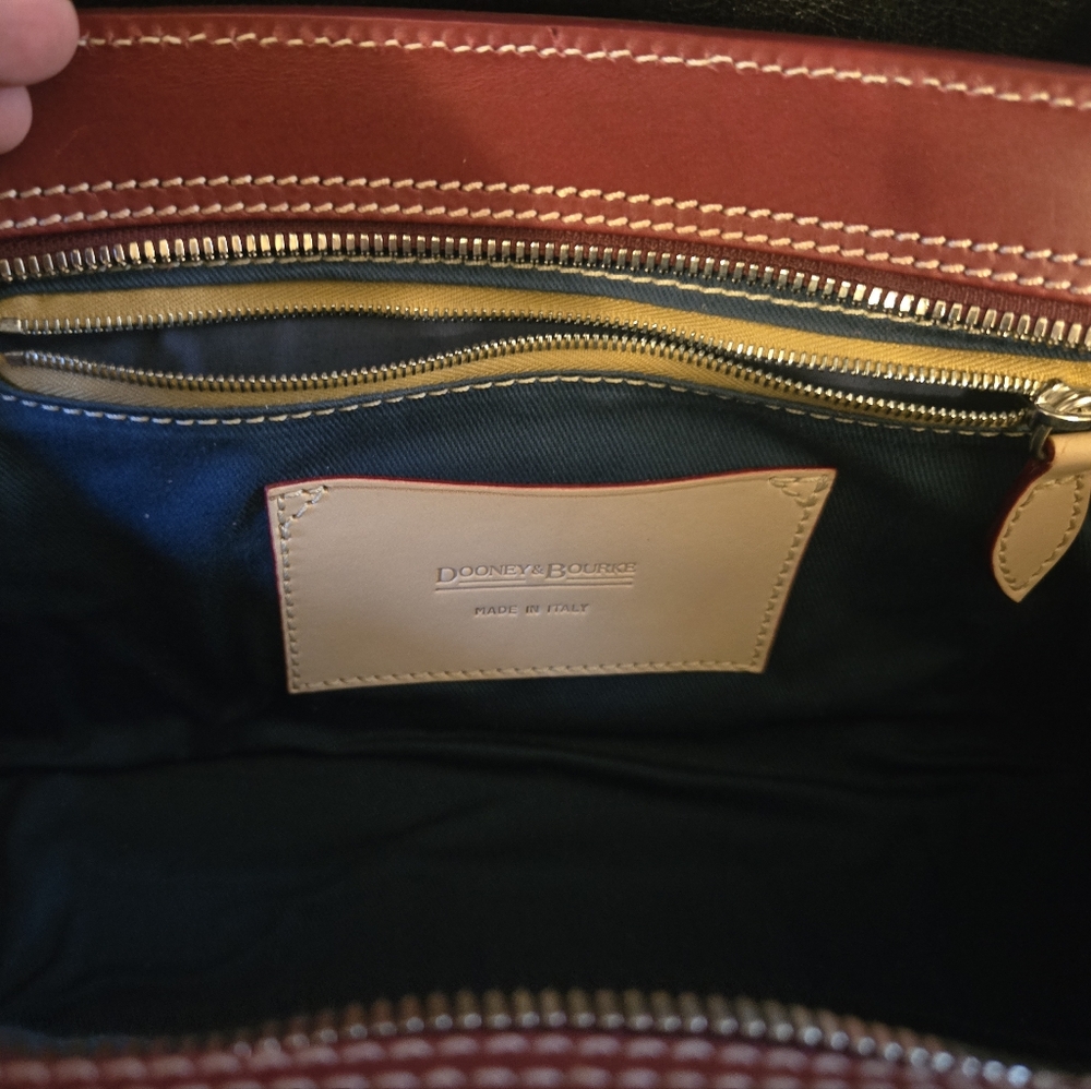 VINTAGE Alto Dooney & Bourke Red Leather Bag w/ Dust Bag.  Good used condition! - Picture 7 of 9